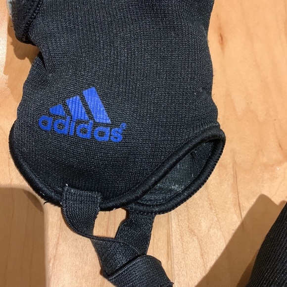 ✏️🆓 with $20+ purchase Adidas Soccer Shin Pads - Men’s size L - Picture 11 of 15